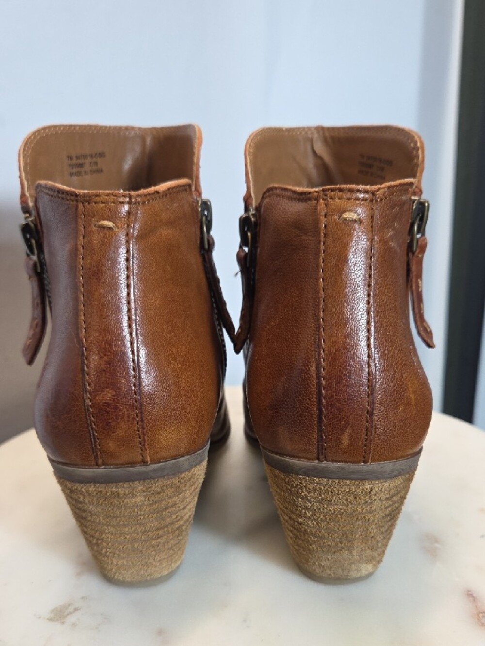 Frye Women's Tan Leather Ankle Booties with Side Zip Size 7 - Picture 4 of 7